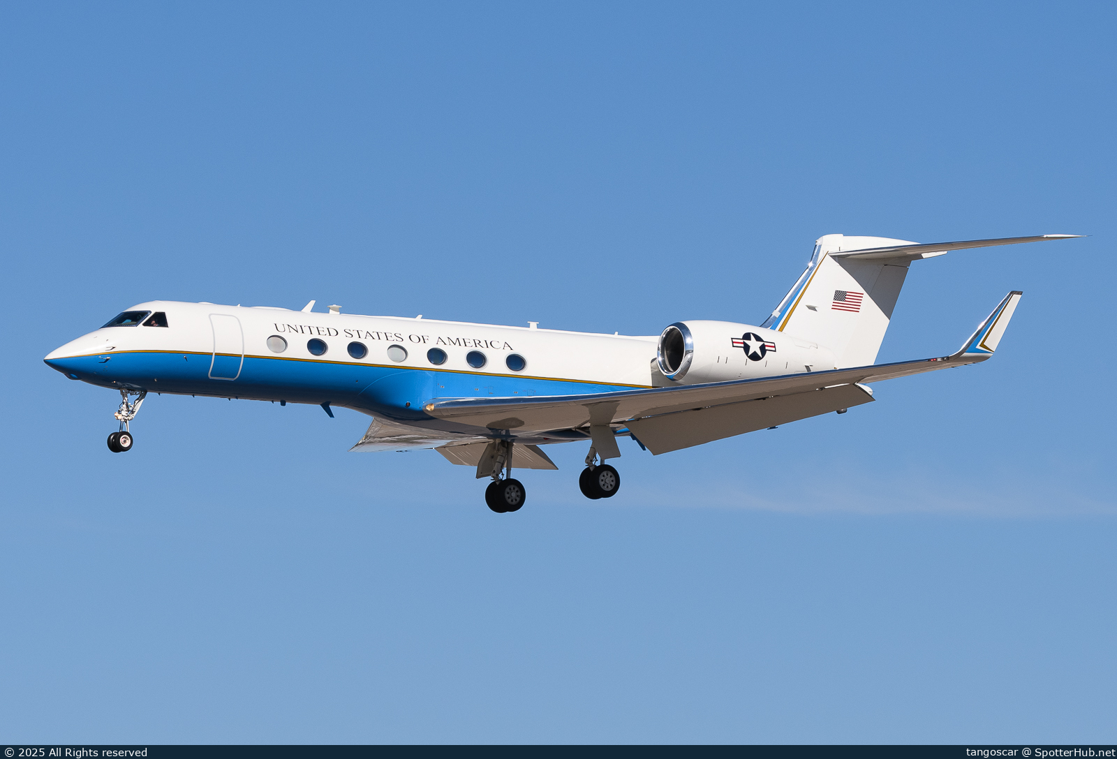 Photo of 09-0525 - Gulfstream C-37B operated by US Air Force