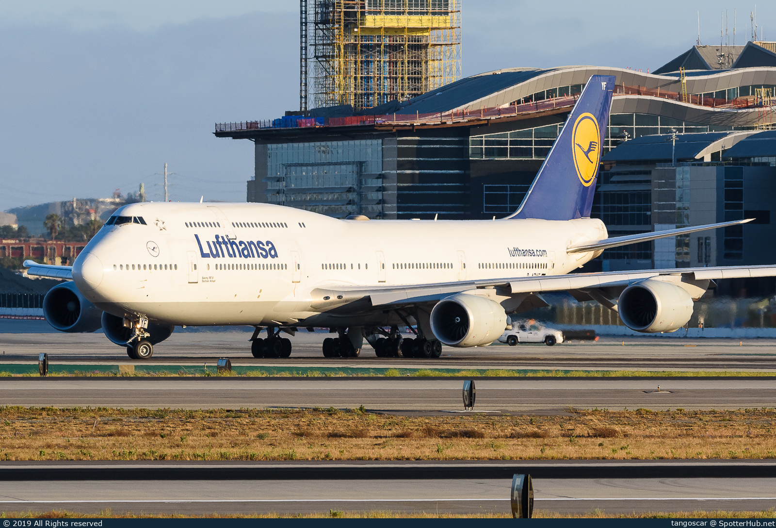 Photo of D-ABYF - Boeing 747-830 operated by Lufthansa