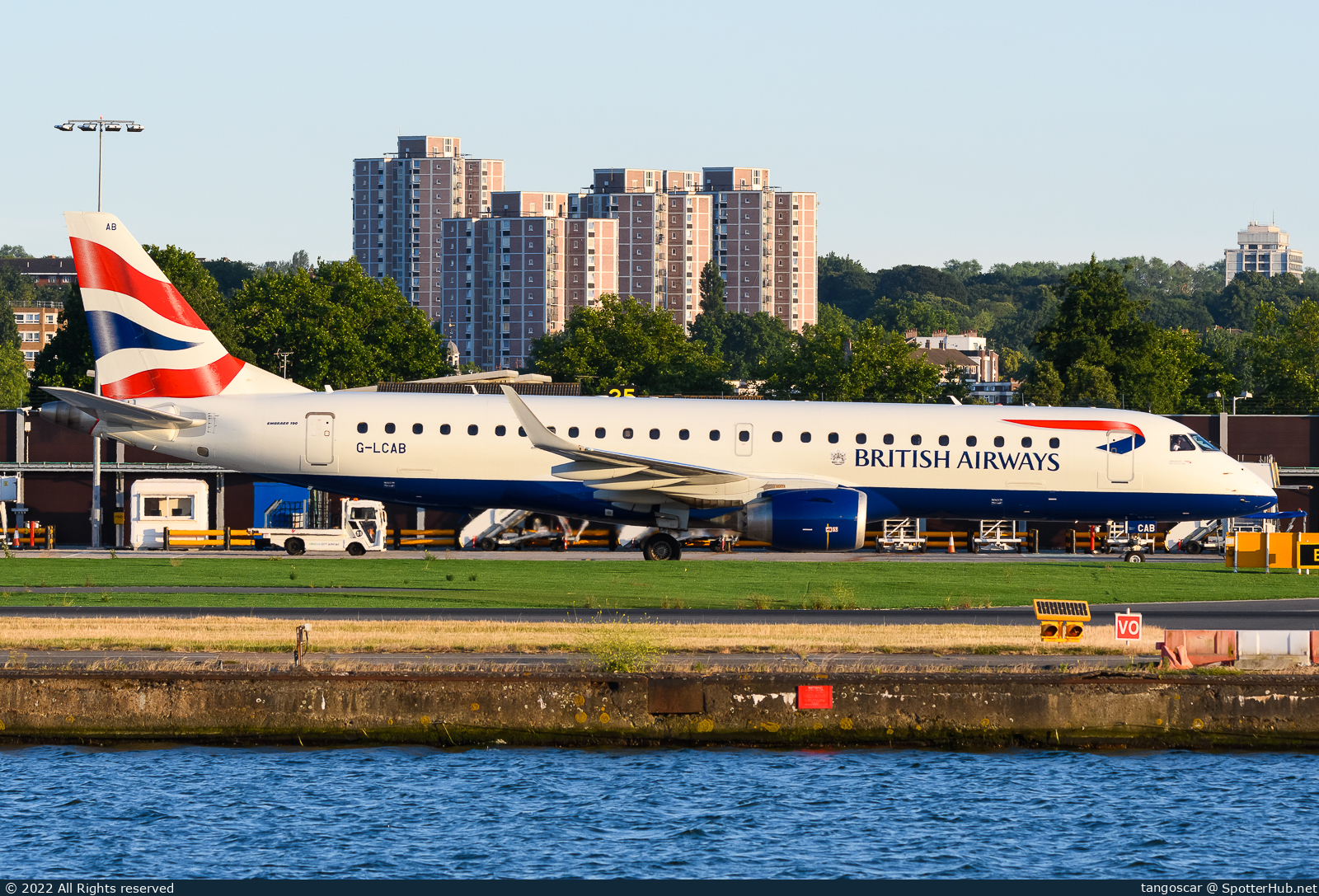 Photo of G-LCAB - Embraer ERJ-190SR operated by BA CityFlyer