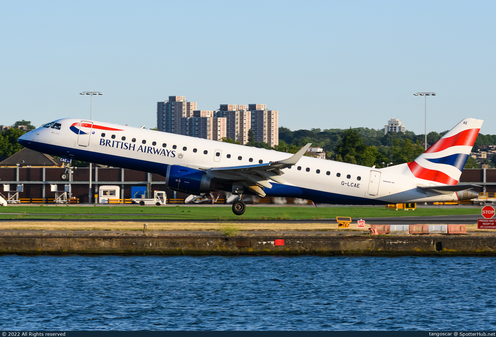 Photo of G-LCAE - Embraer ERJ-190SR operated by BA CityFlyer