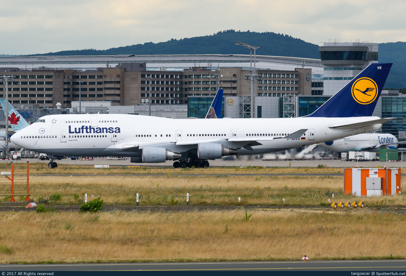 Photo of D-ABVR - Boeing 747-430 operated by Lufthansa