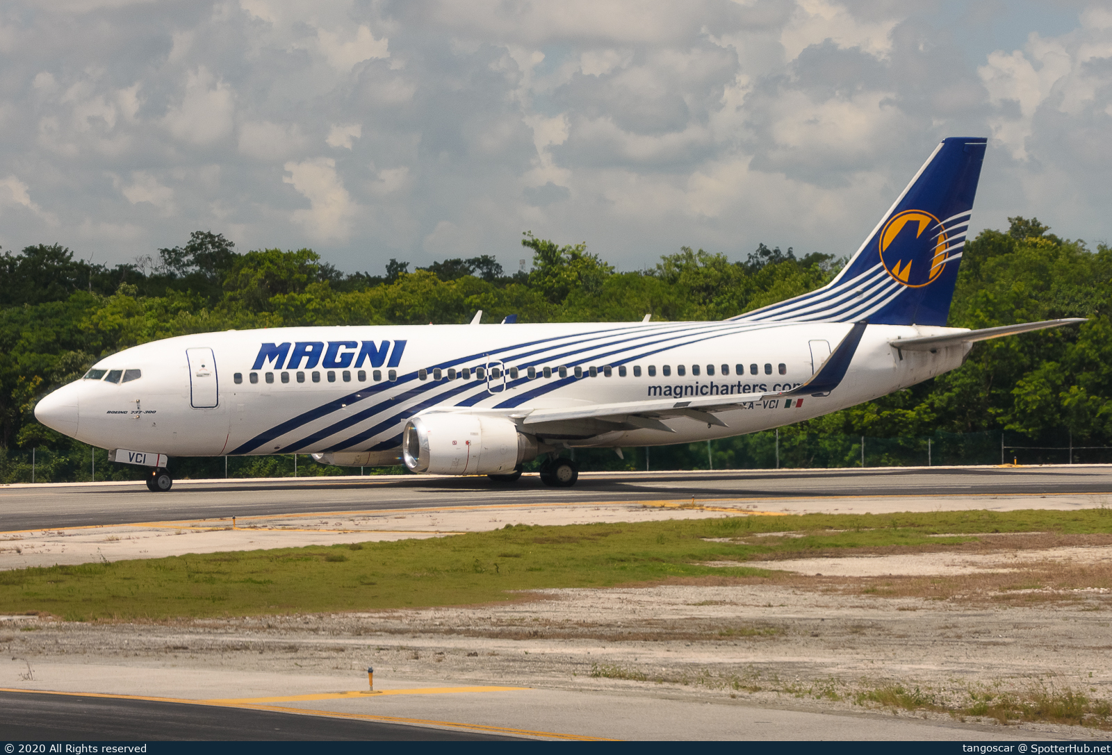 Photo of XA-VCI - Boeing 737-3H4 operated by Magnicharters