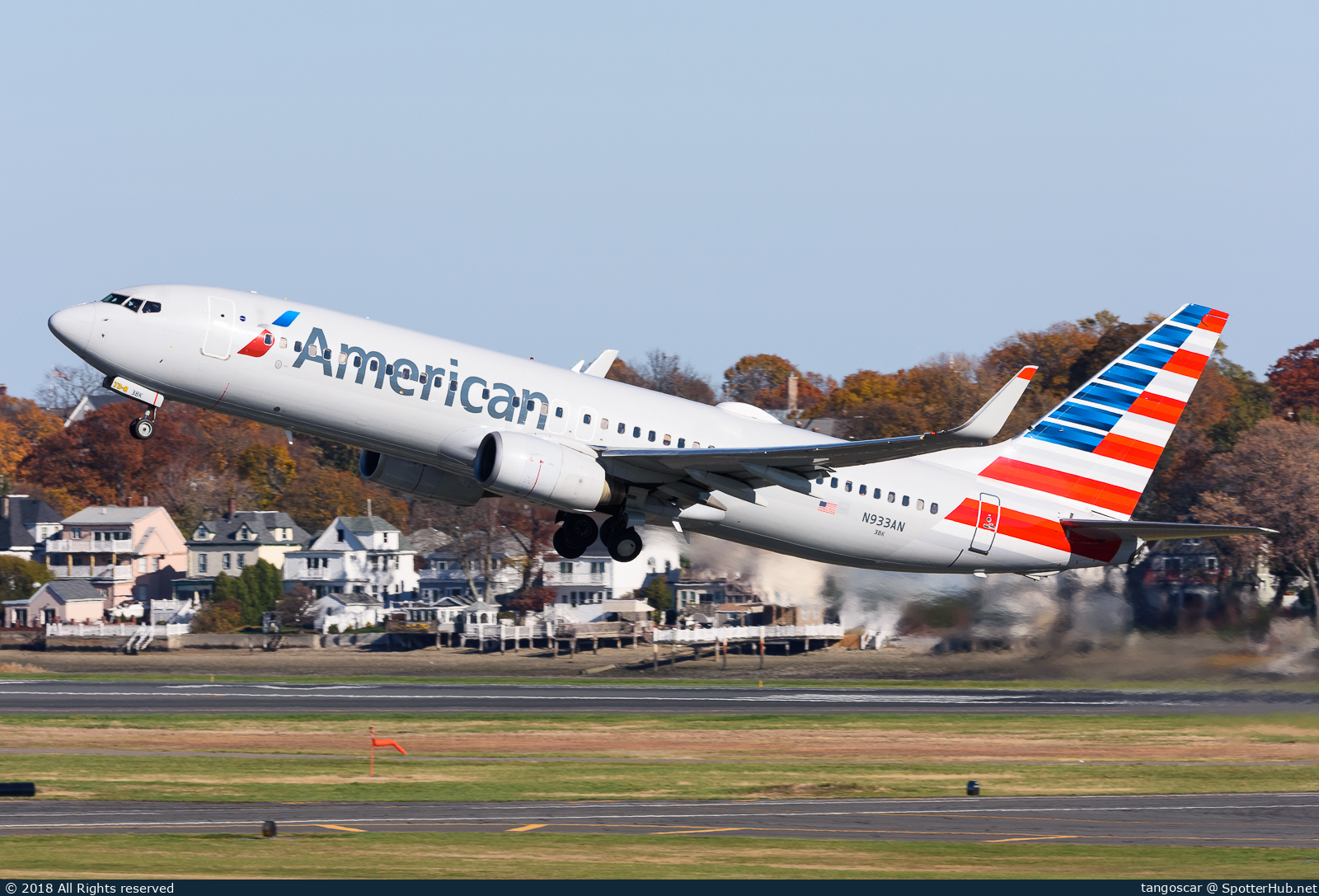 Photo of N933AN - Boeing 737-823 operated by American Airlines
