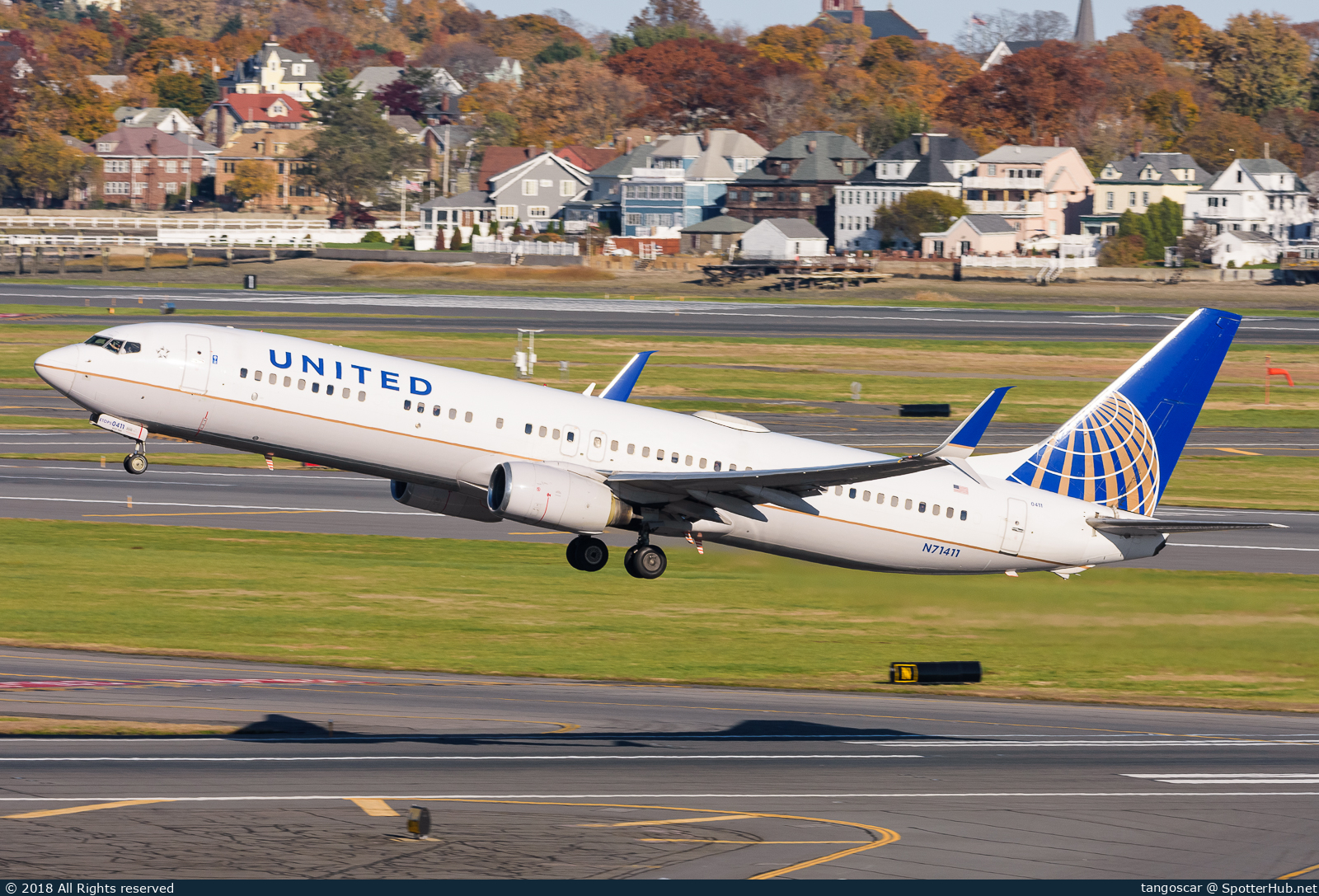 Photo of N71411 - Boeing 737-924 operated by United Airlines