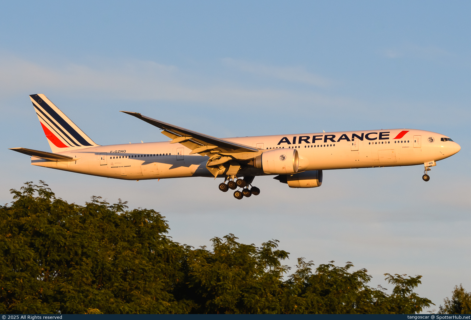 Photo of F-GZNQ - Boeing 777-328(ER) operated by Air France