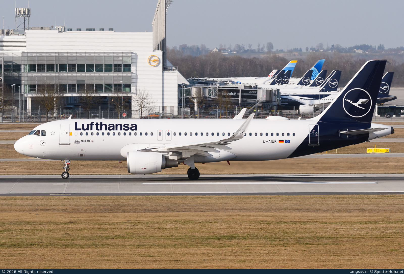 Photo of D-AIUK - Airbus A320-214 operated by Lufthansa