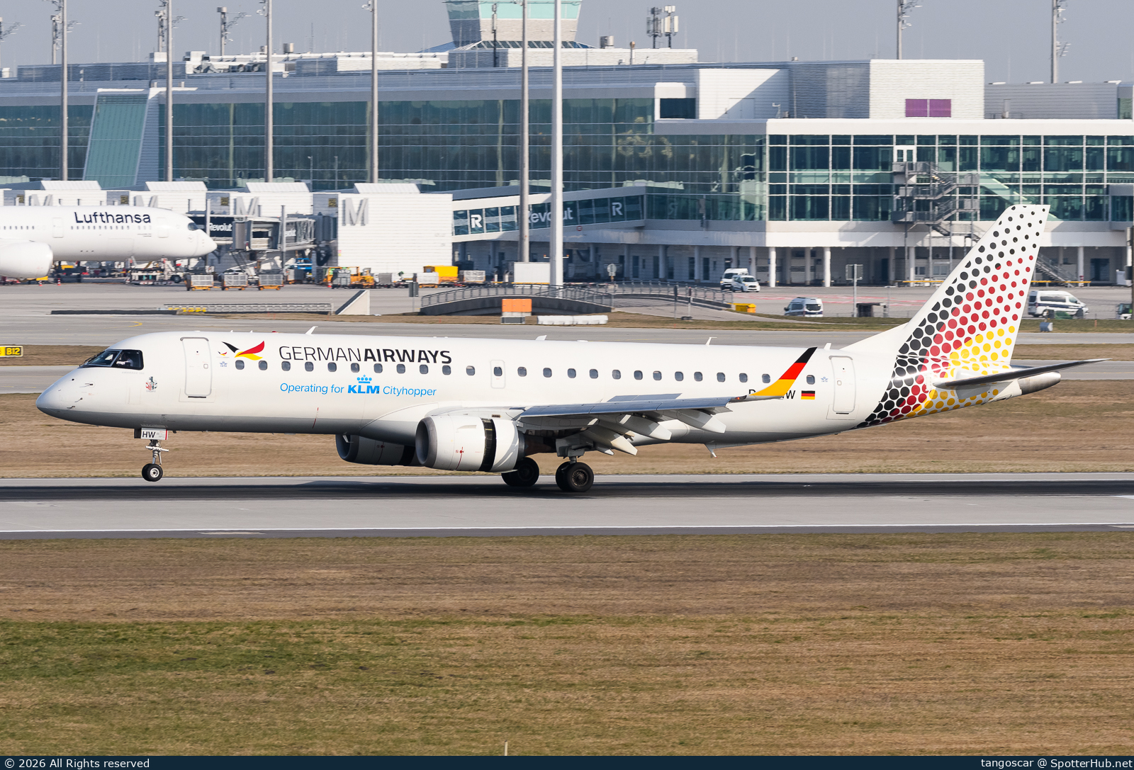 Photo of D-AJHW - Embraer ERJ-190LR operated by KLM Cityhopper (opb German Airways)