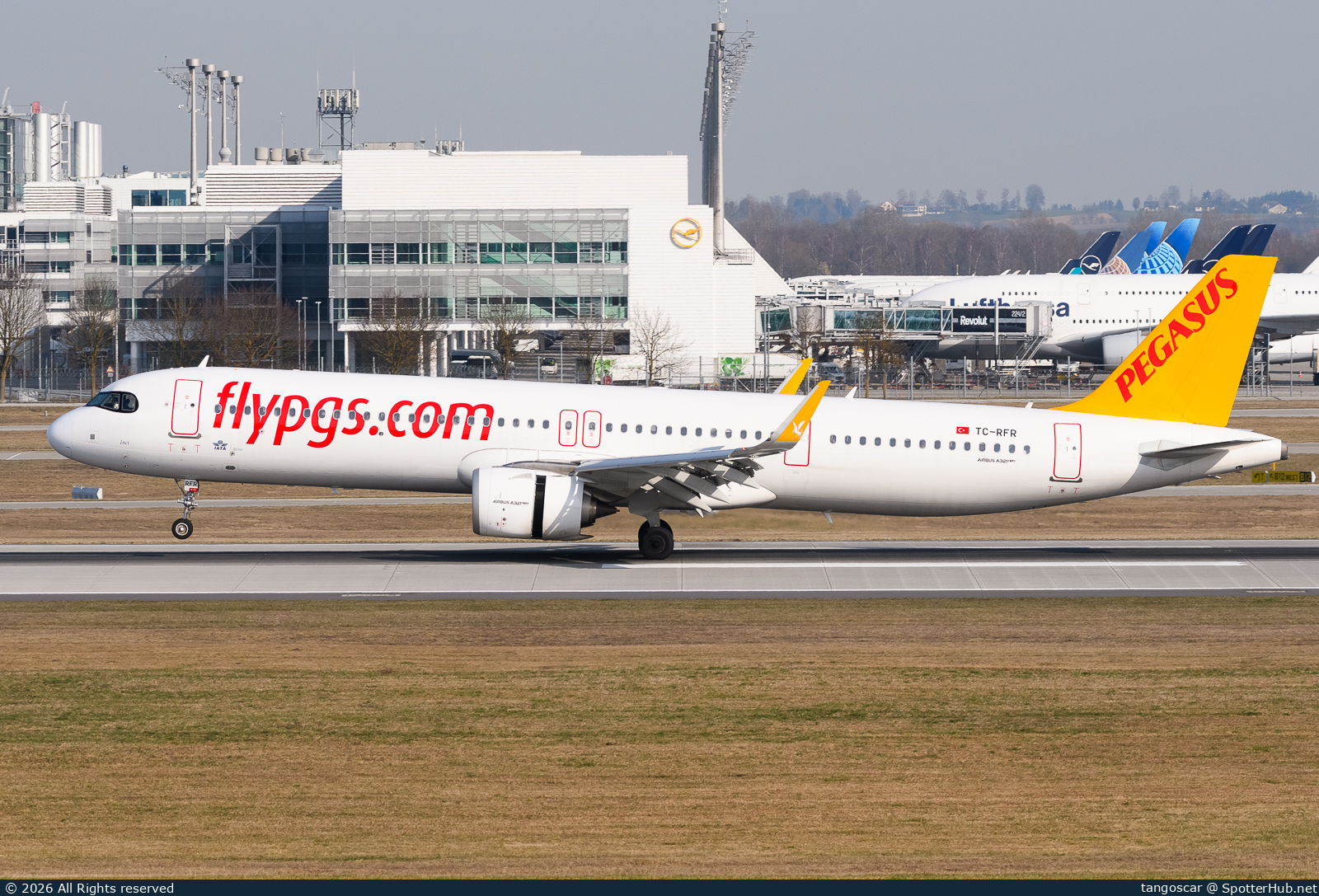 Photo of TC-RFR - Airbus A321-251NX operated by Pegasus Airlines