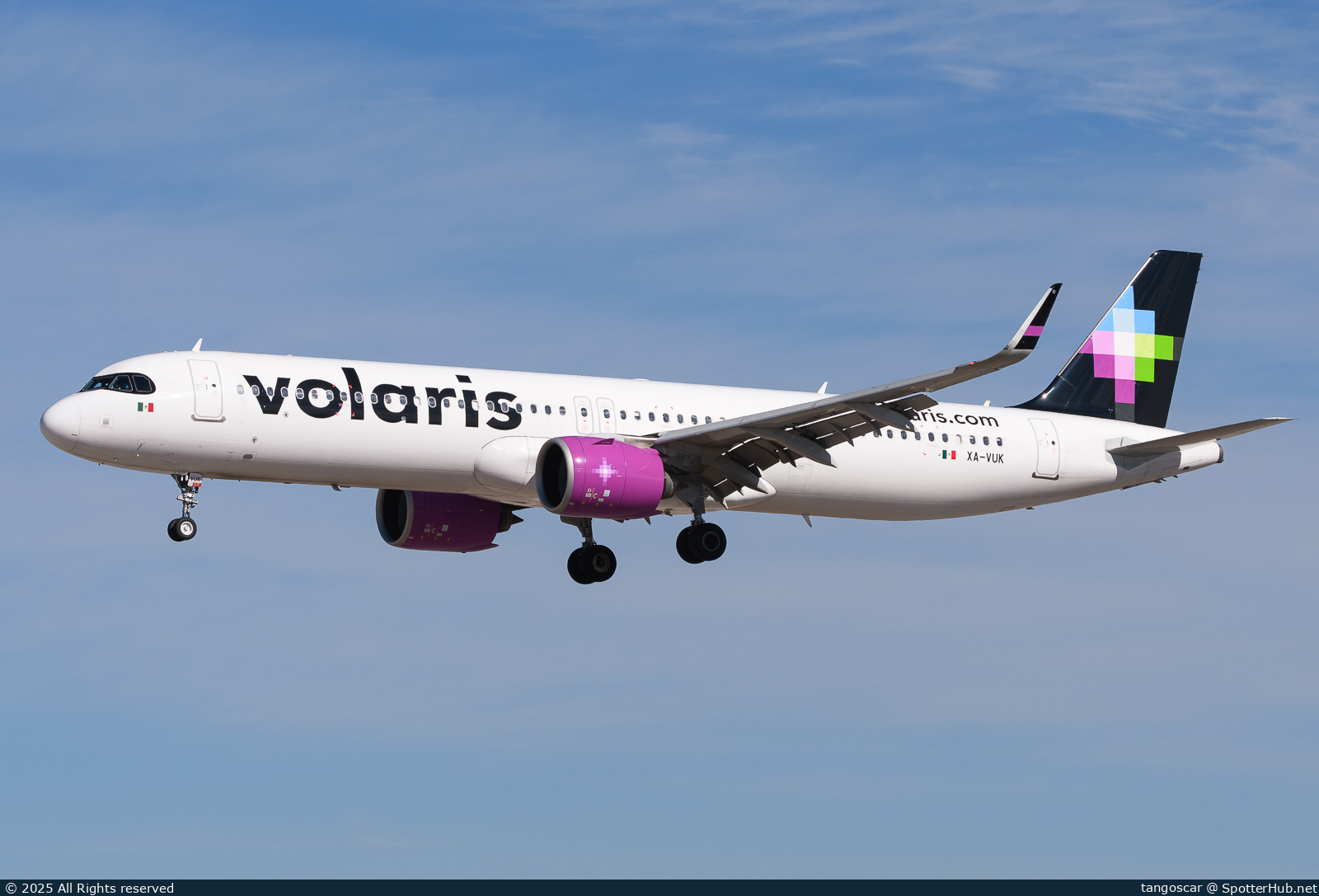 Photo of XA-VUK - Airbus A321-271NX operated by Volaris