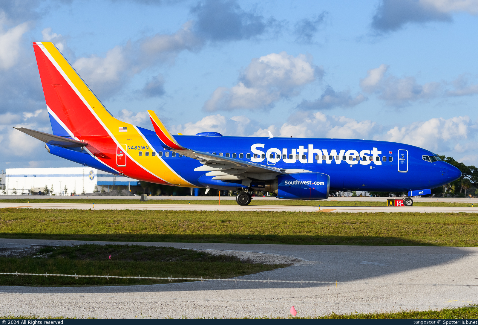 Photo of N483WN - Boeing 737-7H4 operated by Southwest Airlines