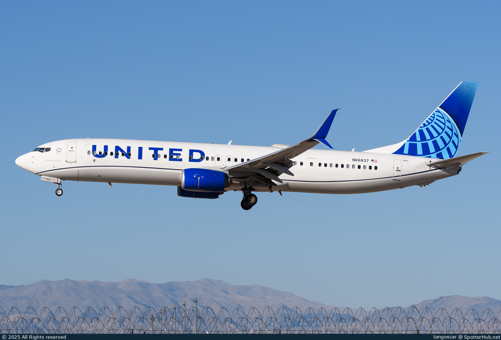 Photo of N66837 - Boeing 737-924(ER) operated by United Airlines