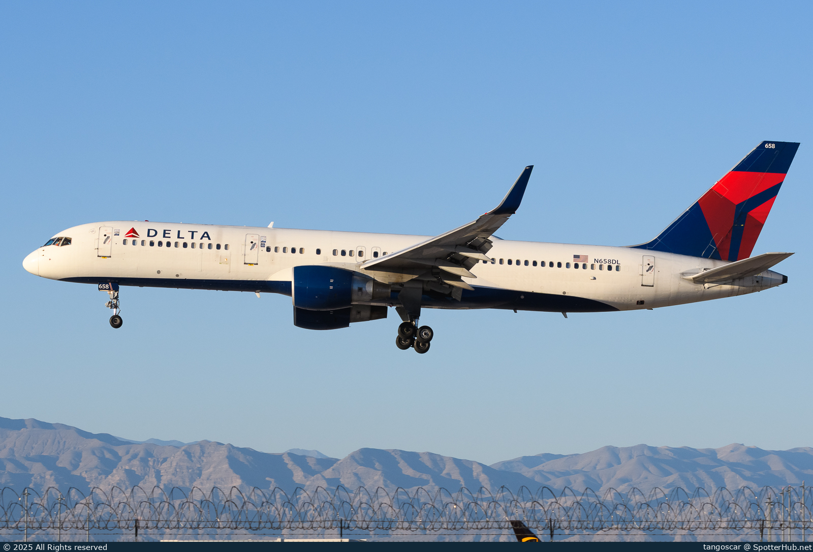 Photo of N658DL - Boeing 757-232 operated by Delta Air Lines