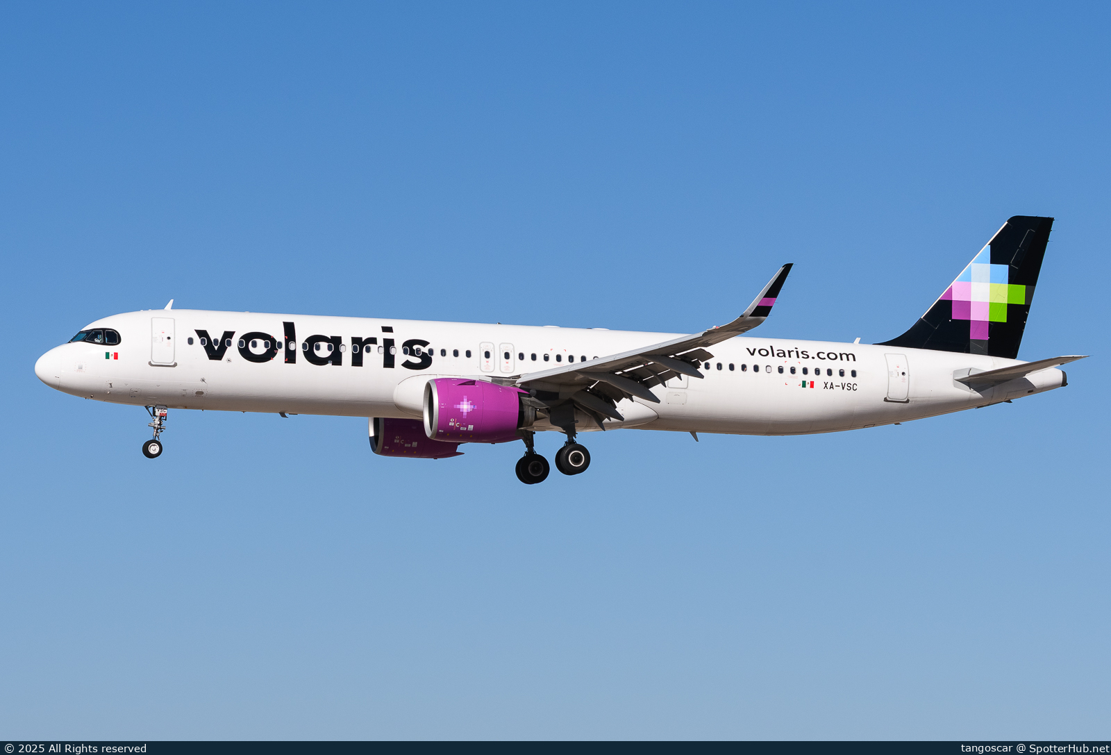 Photo of XA-VSC - Airbus A321-271NX operated by Volaris