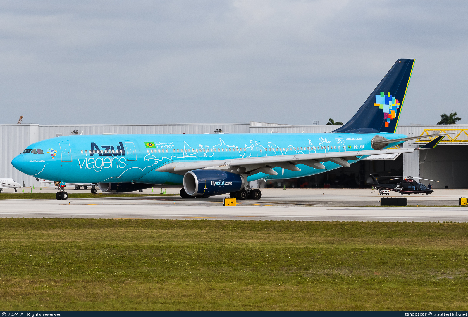 Photo of PR-AIU - Airbus A330-243 operated by Azul
