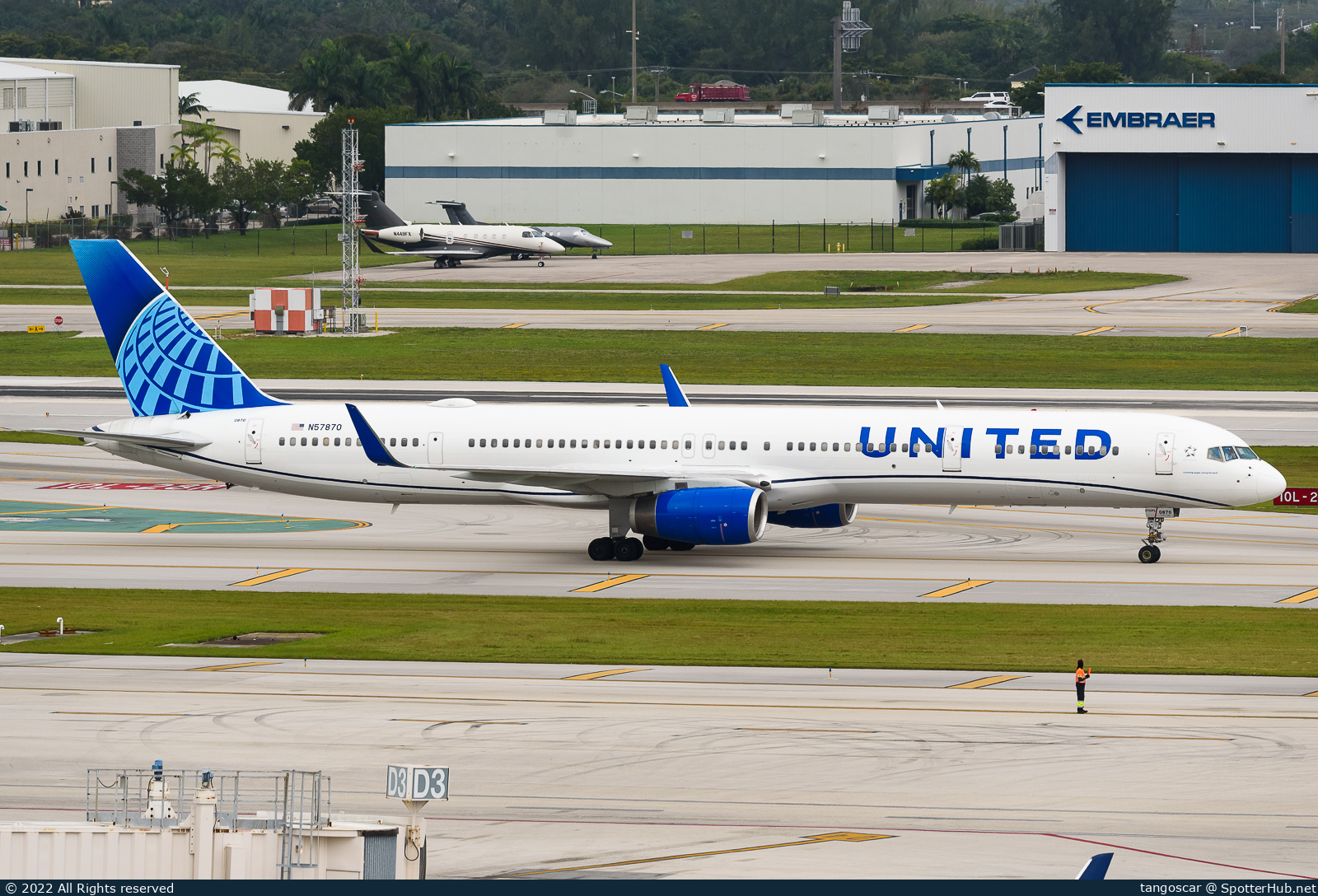 Photo of N57870 - Boeing 757-33N operated by United Airlines
