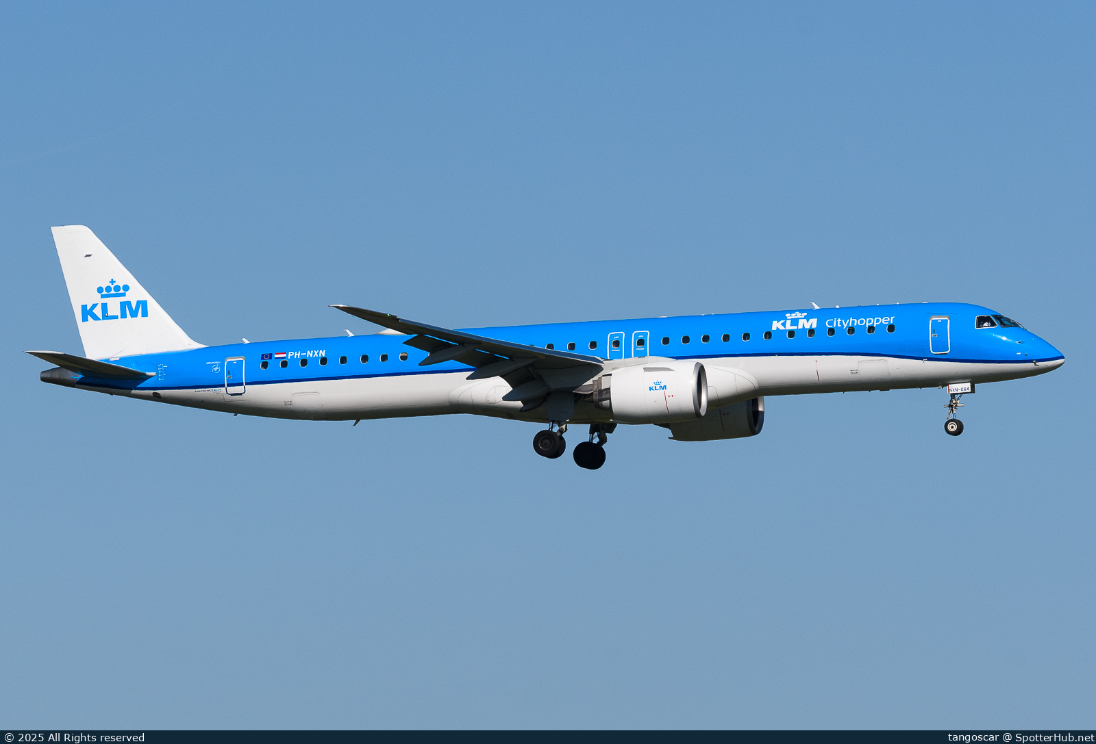 Photo of PH-NXN - Embraer ERJ-195-E2 operated by KLM Cityhopper
