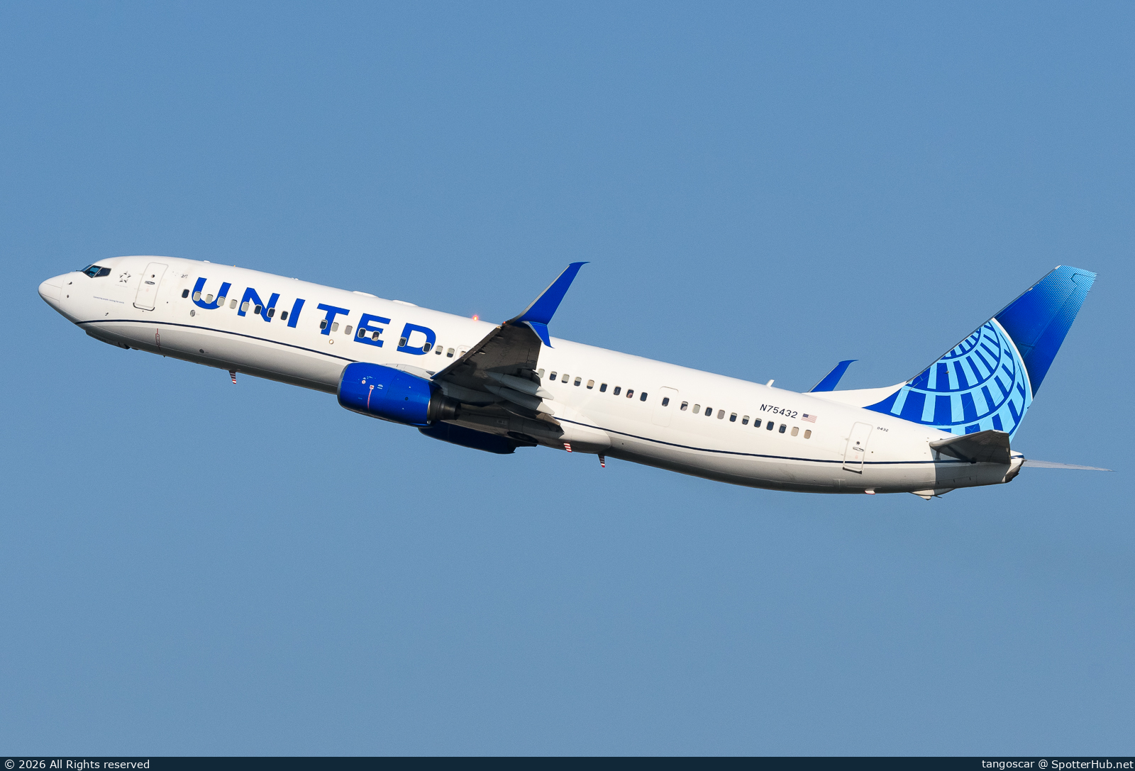Photo of N75432 - Boeing 737-924(ER) operated by United Airlines