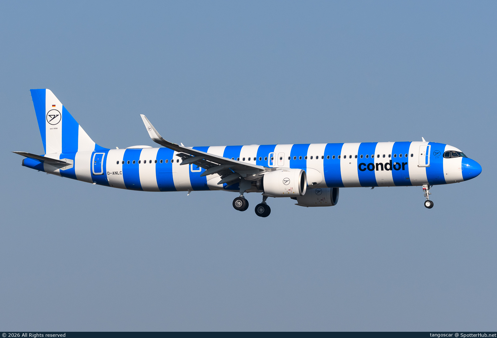 Photo of D-ANLC - Airbus A321-271NX operated by Condor