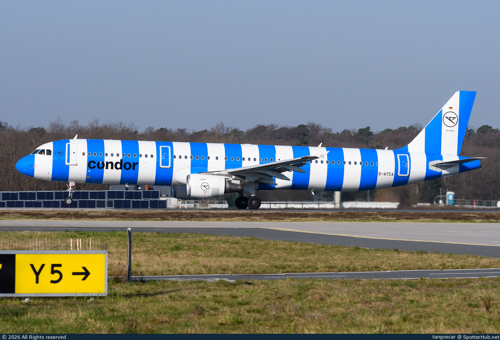 Photo of D-ATCA - Airbus A321-211 operated by Condor