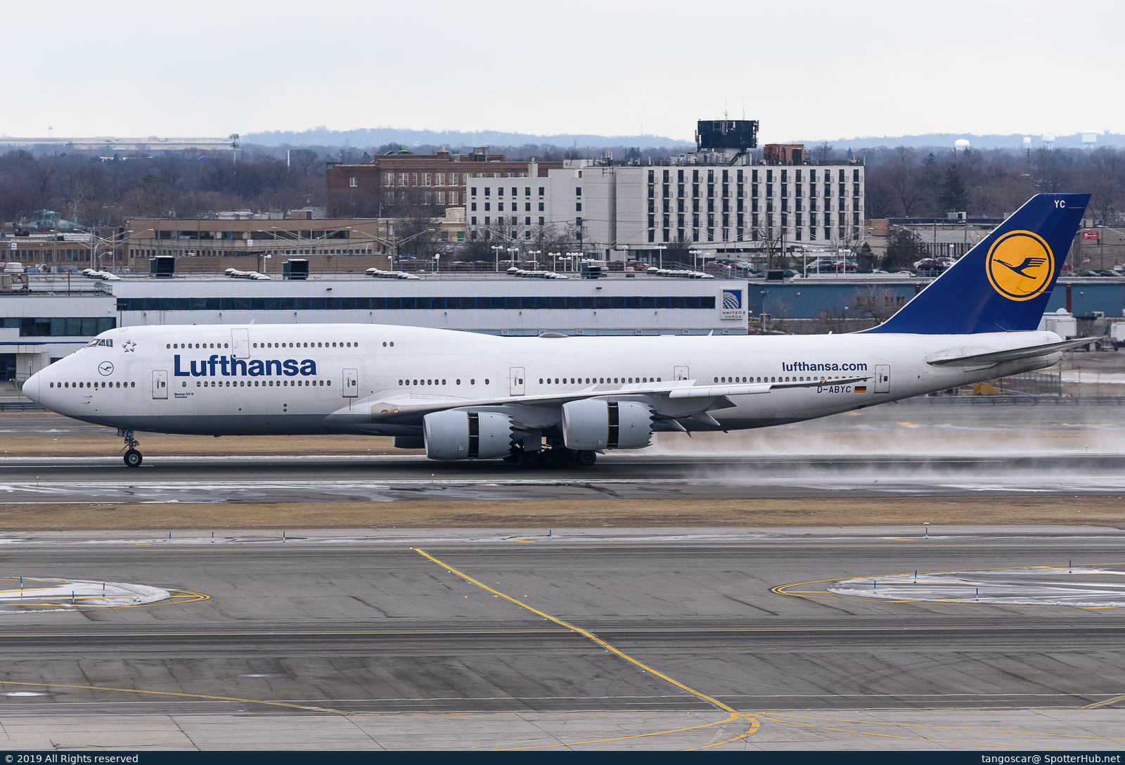 Photo of D-ABYC - Boeing 747-830 operated by Lufthansa