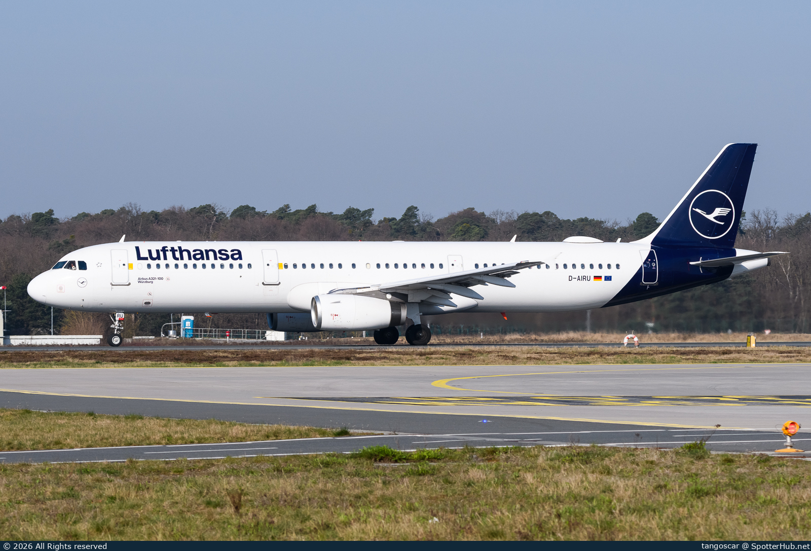 Photo of D-AIRU - Airbus A321-131 operated by Lufthansa