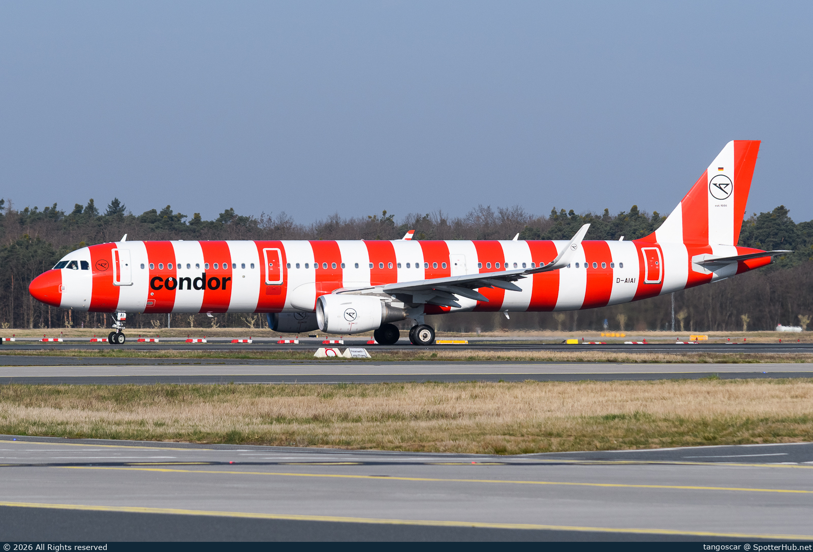 Photo of D-AIAI - Airbus A321-211 operated by Condor