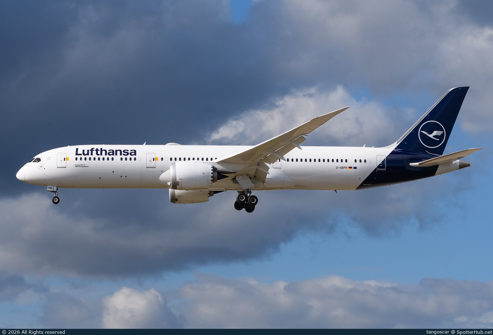 Photo of D-ABPR - Boeing 787-9 Dreamliner operated by Lufthansa