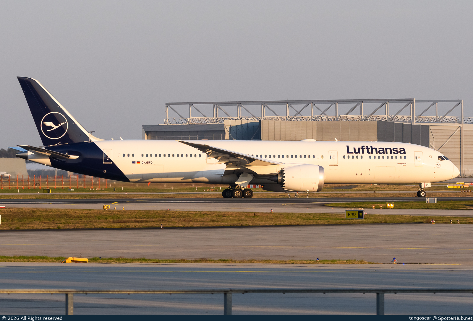 Photo of D-ABPQ - Boeing 787-9 Dreamliner operated by Lufthansa