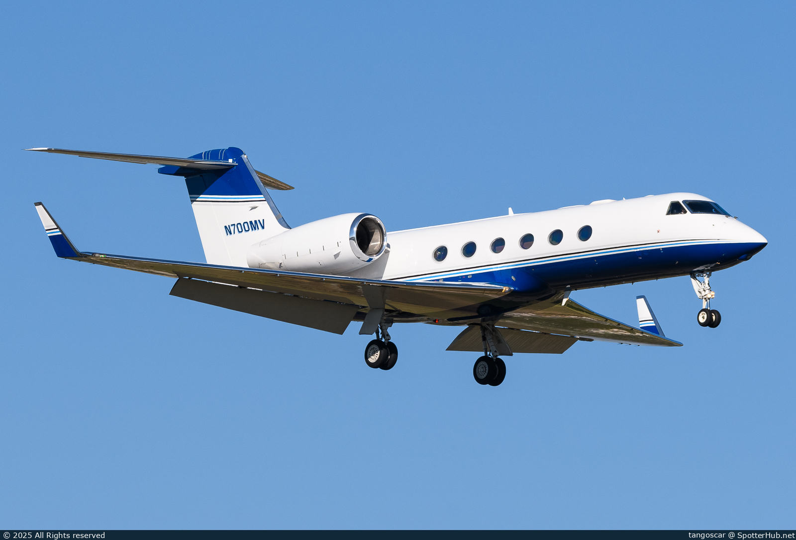 Photo of N700MV - Gulfstream GIV-X (G350) operated by Mira Vista Aviation