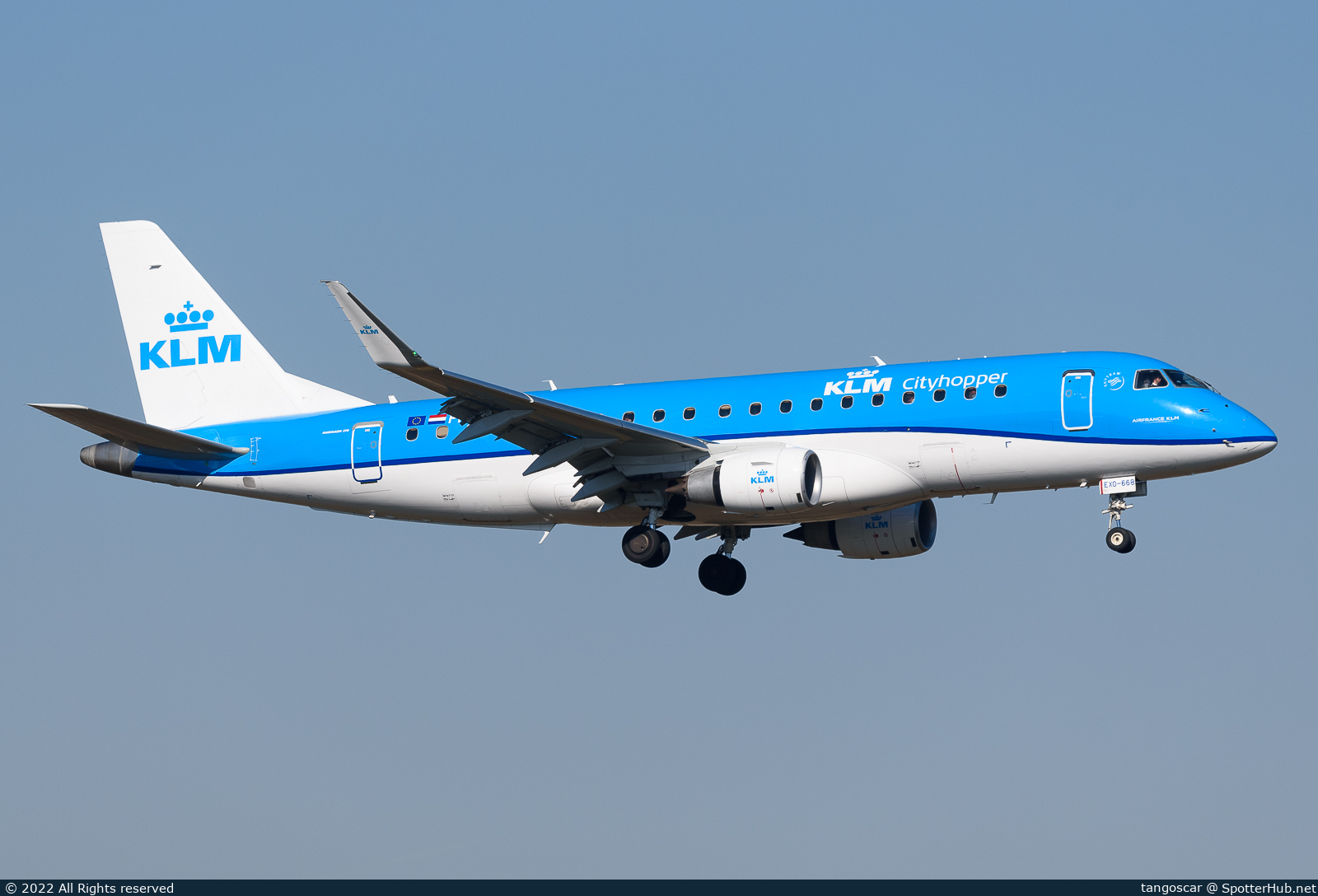 Photo of PH-EXO - Embraer ERJ-175STD operated by KLM Cityhopper