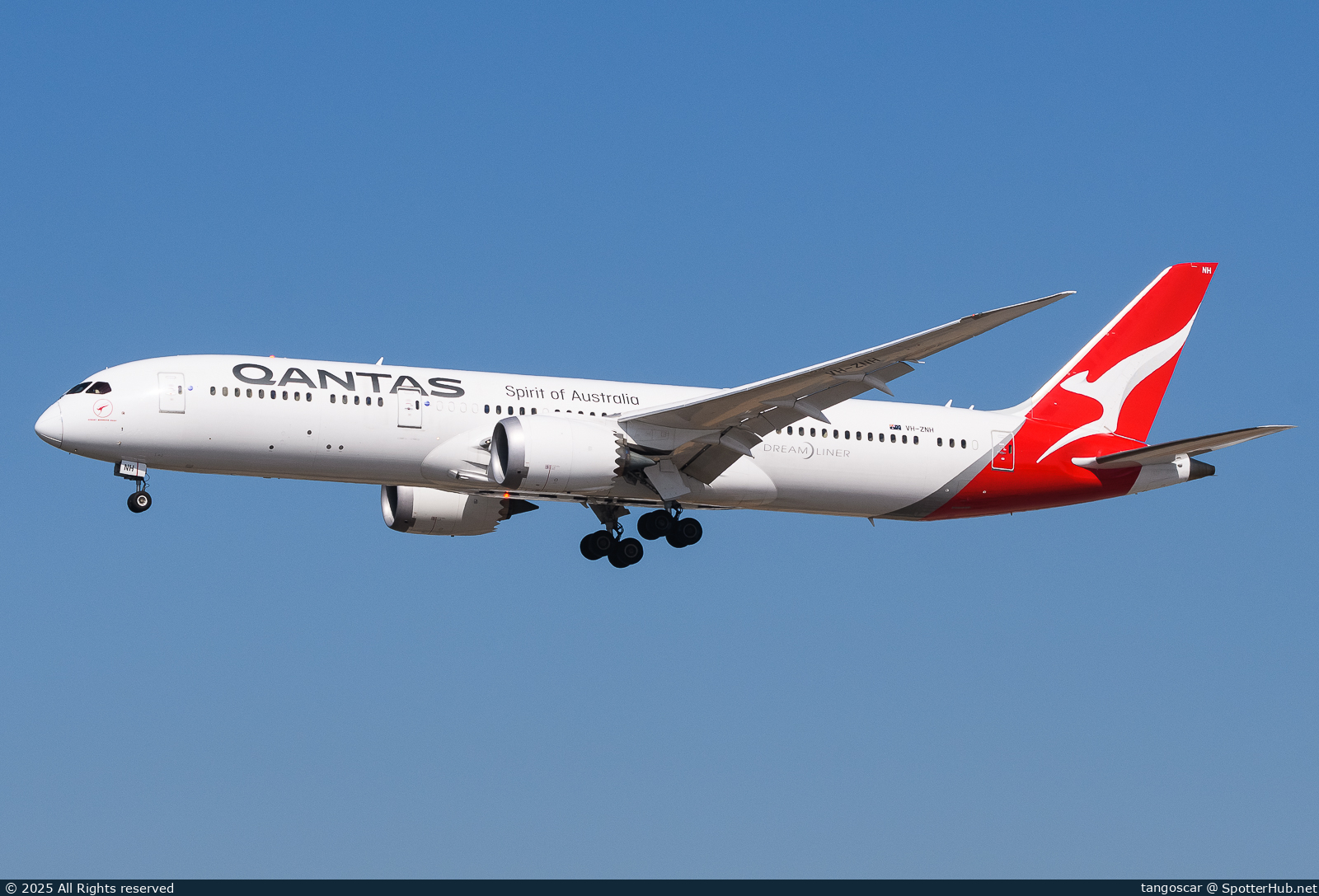 Photo of VH-ZNH - Boeing 787-9 Dreamliner operated by Qantas