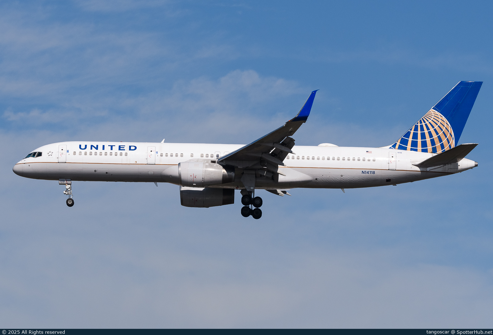 Photo of N14118 - Boeing 757-224 operated by United Airlines
