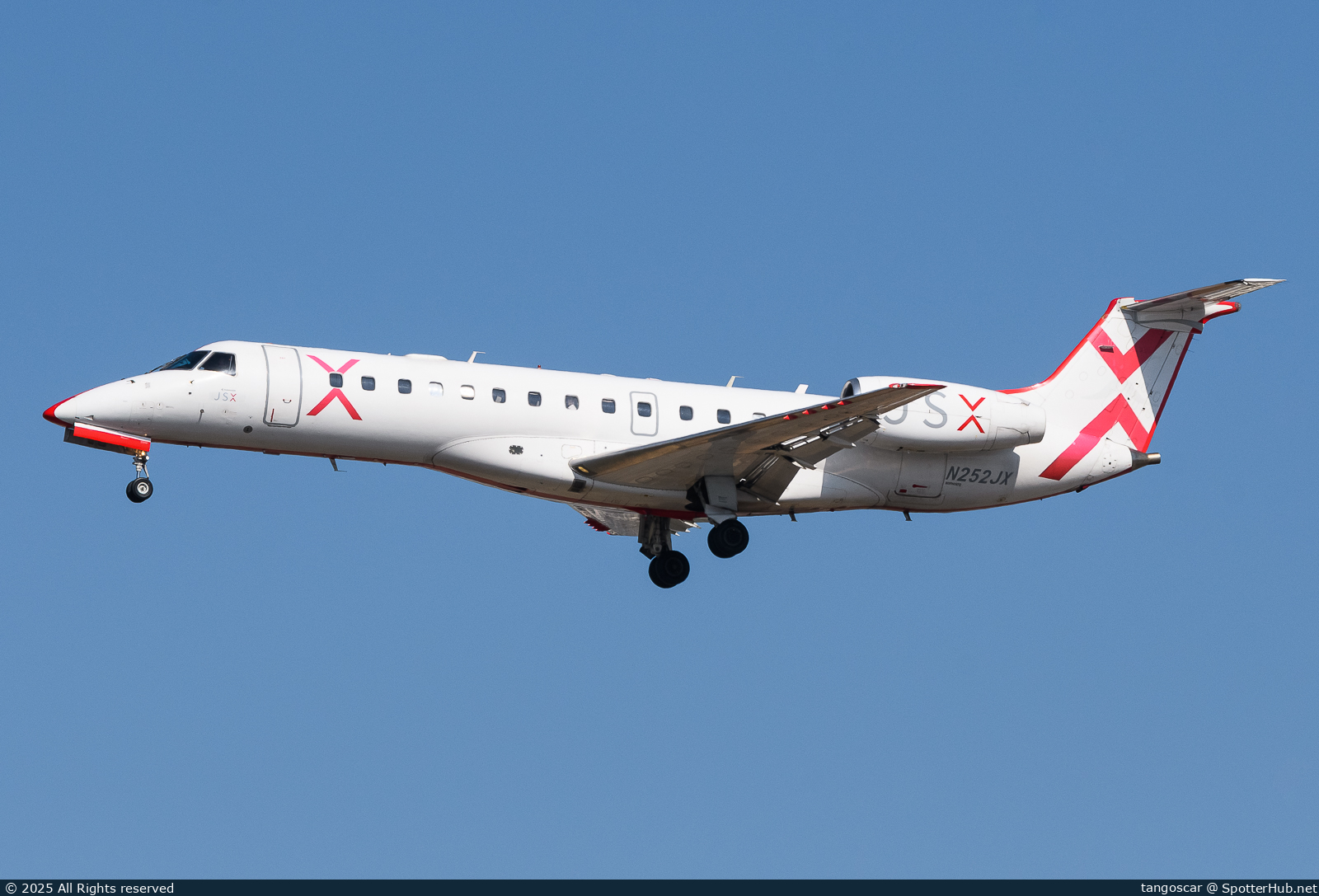 Photo of N252JX - Embraer ERJ-135LR operated by JetSuiteX