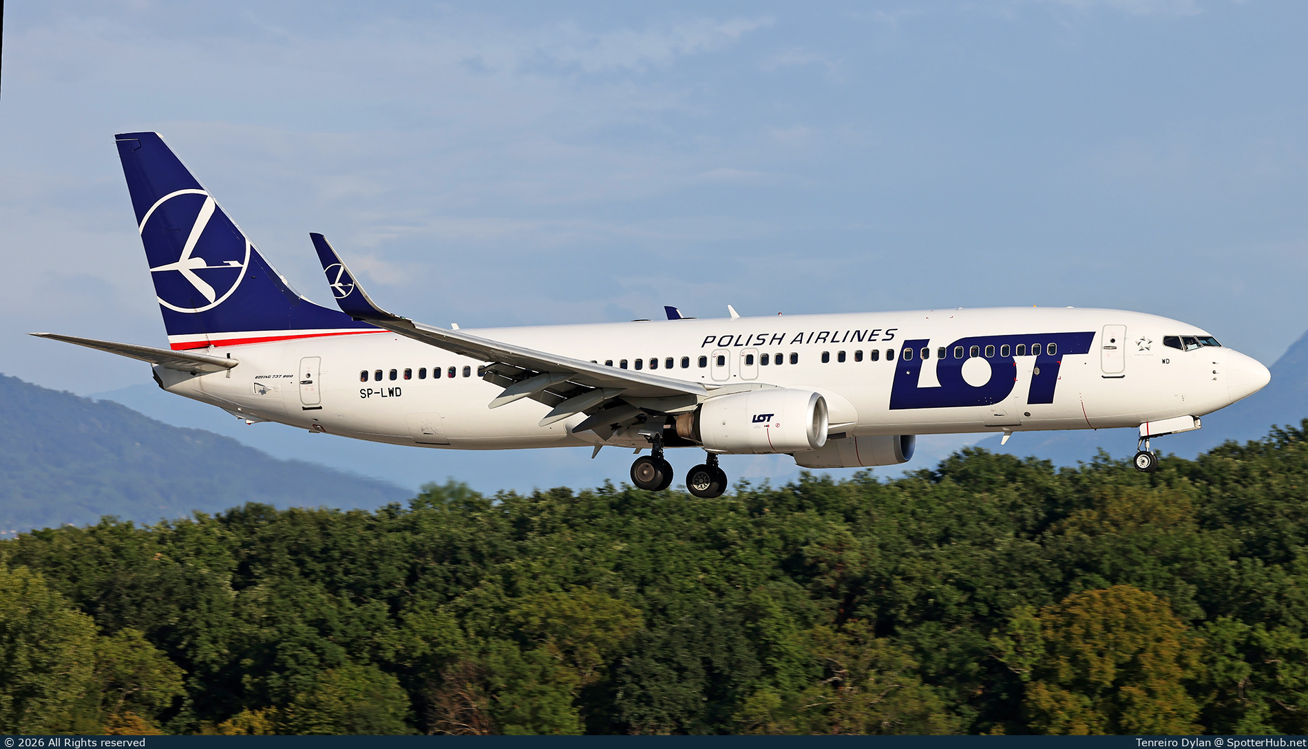 Photo of SP-LWD - Boeing 737-89P operated by LOT Polish Airlines