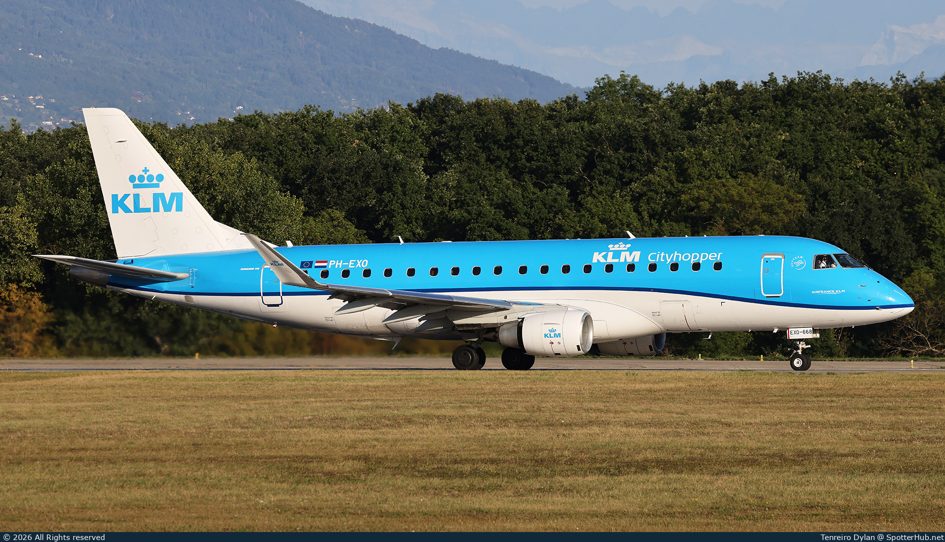 Photo of PH-EXO - Embraer ERJ-175STD operated by KLM Cityhopper