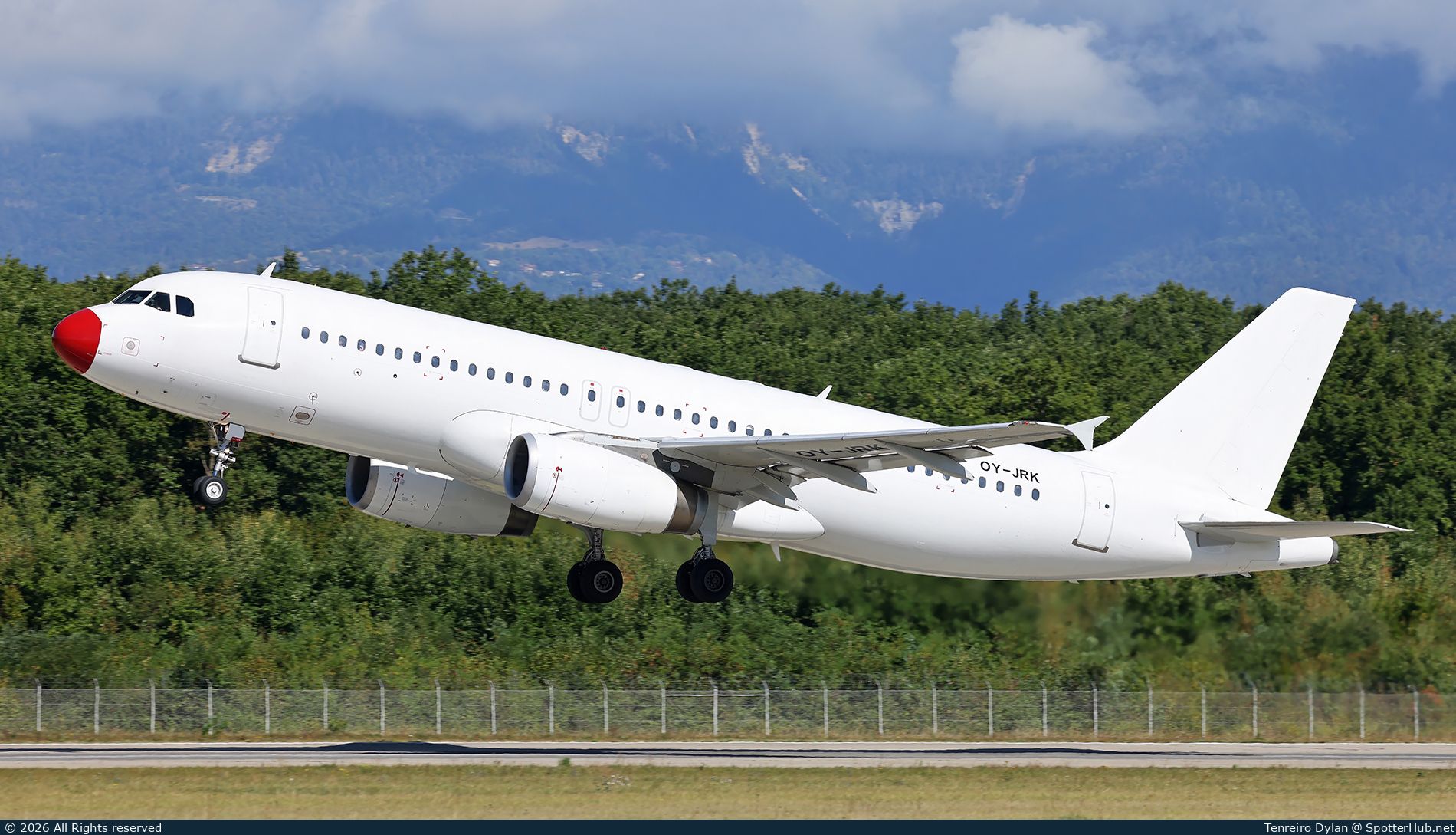Photo of OY-JRK - Airbus A320-231 operated by DAT Danish Air Transport