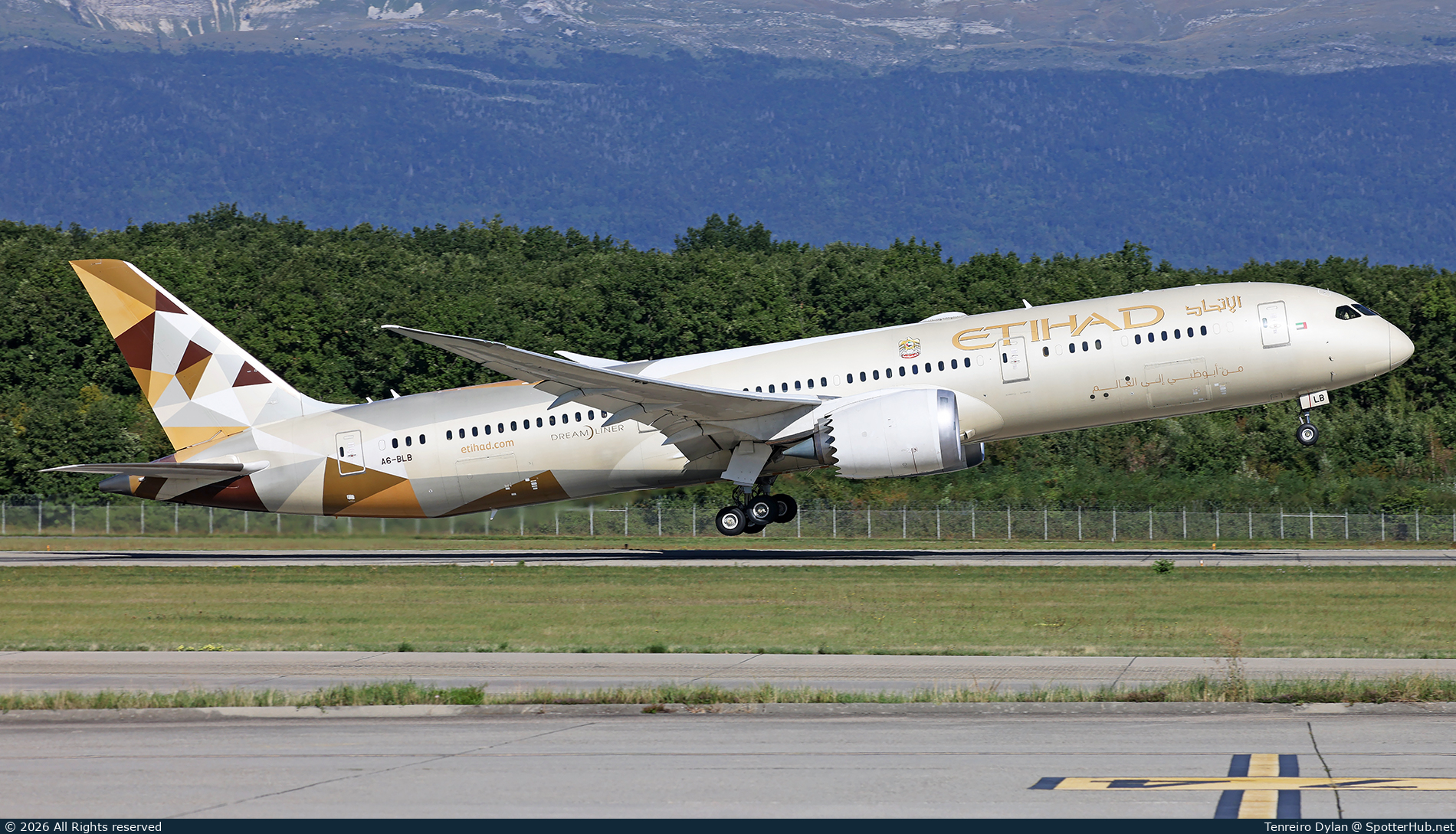 Photo of A6-BLB - Boeing 787-9 Dreamliner operated by Etihad Airways