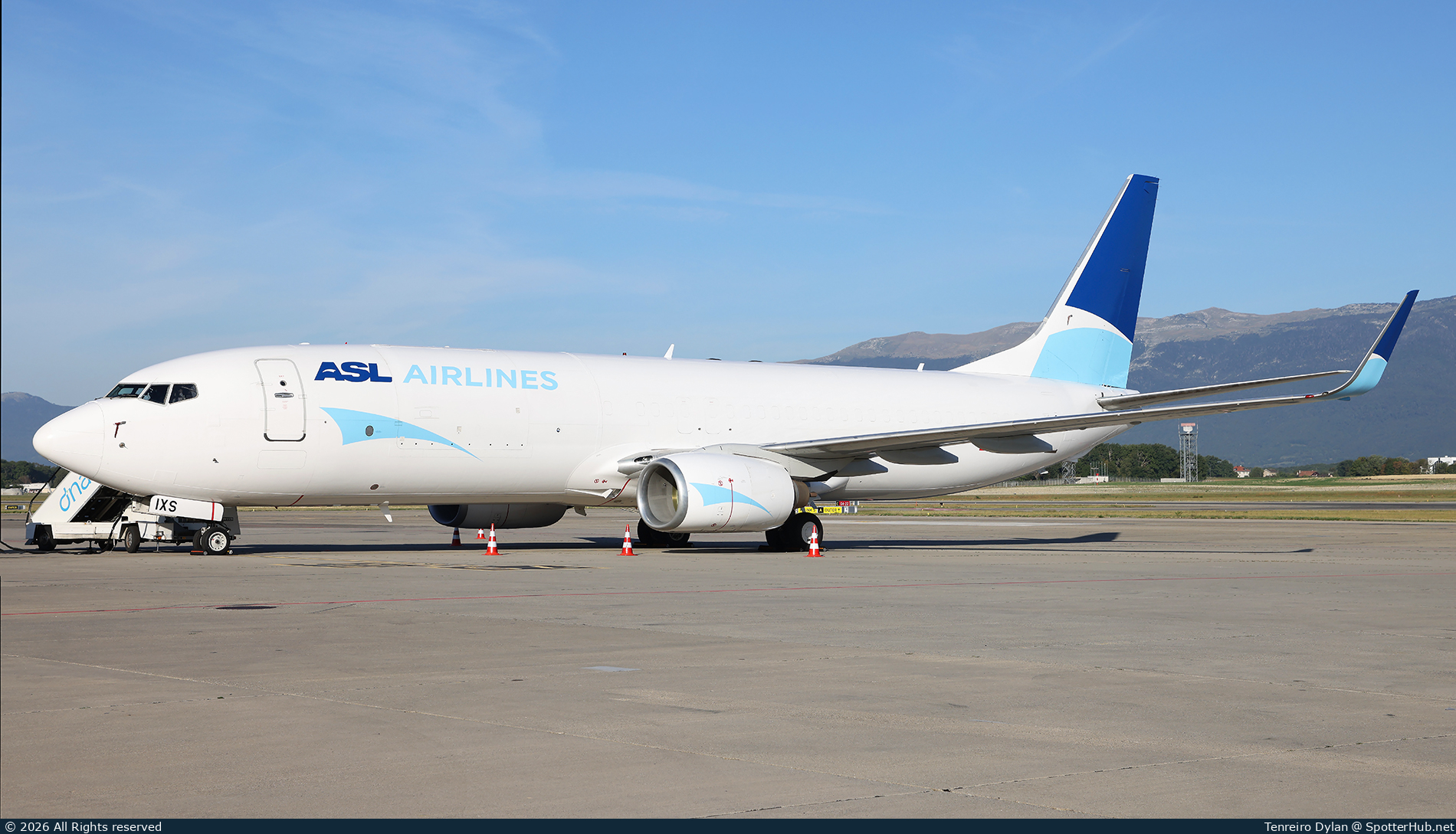 Photo of OE-IXS - Boeing 737-86N(BCF) operated by ASL Airlines Belgium