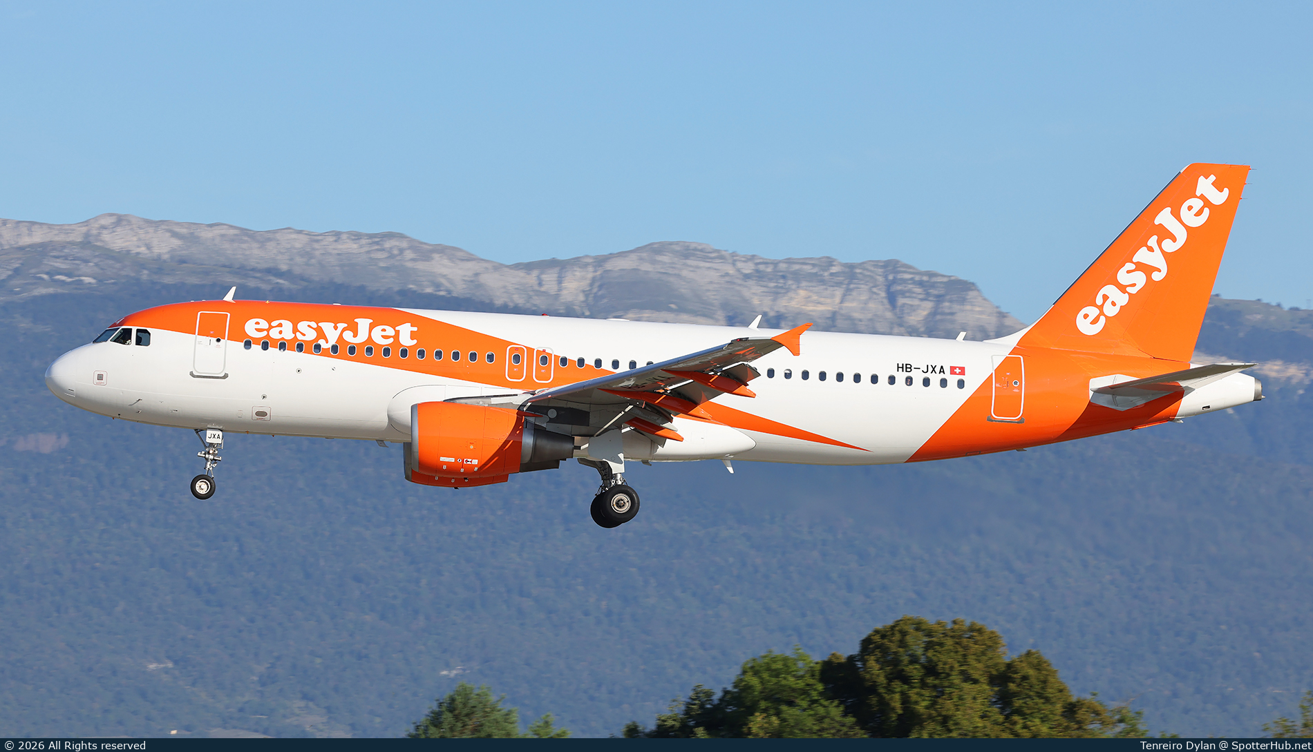 Photo of HB-JXA - Airbus A320-214 operated by easyJet Switzerland