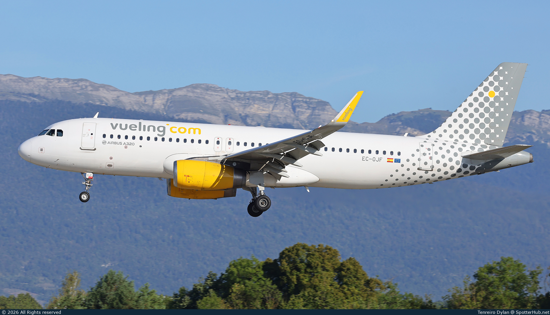 Photo of EC-OJF - Airbus A320-232 operated by Vueling