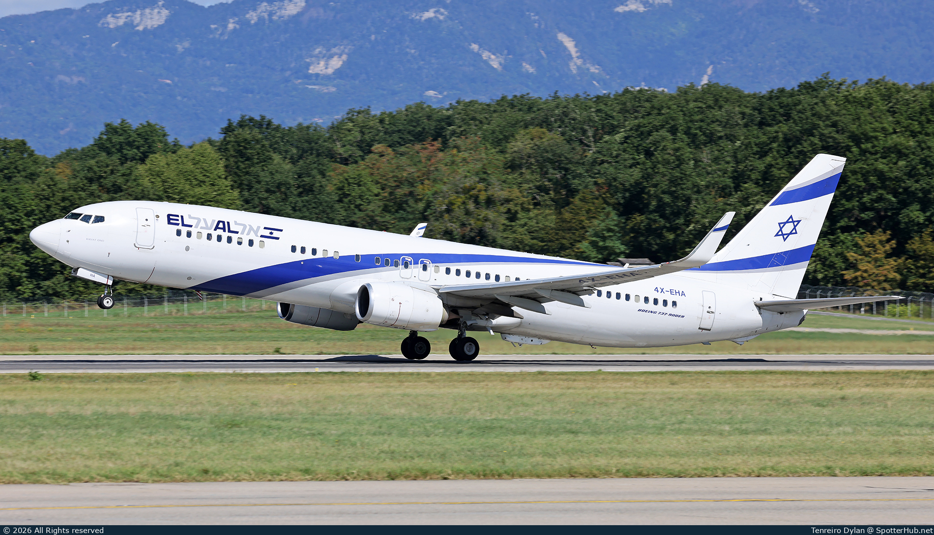 Photo of 4X-EHA - Boeing 737-958(ER) operated by El Al Israel Airlines