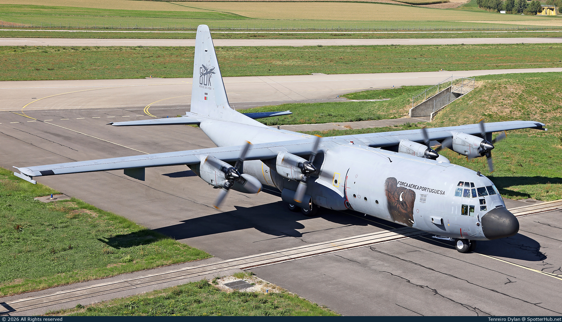 Photo of 16801 - Lockheed C-130H-30 Hercules operated by Portuguese Air Force