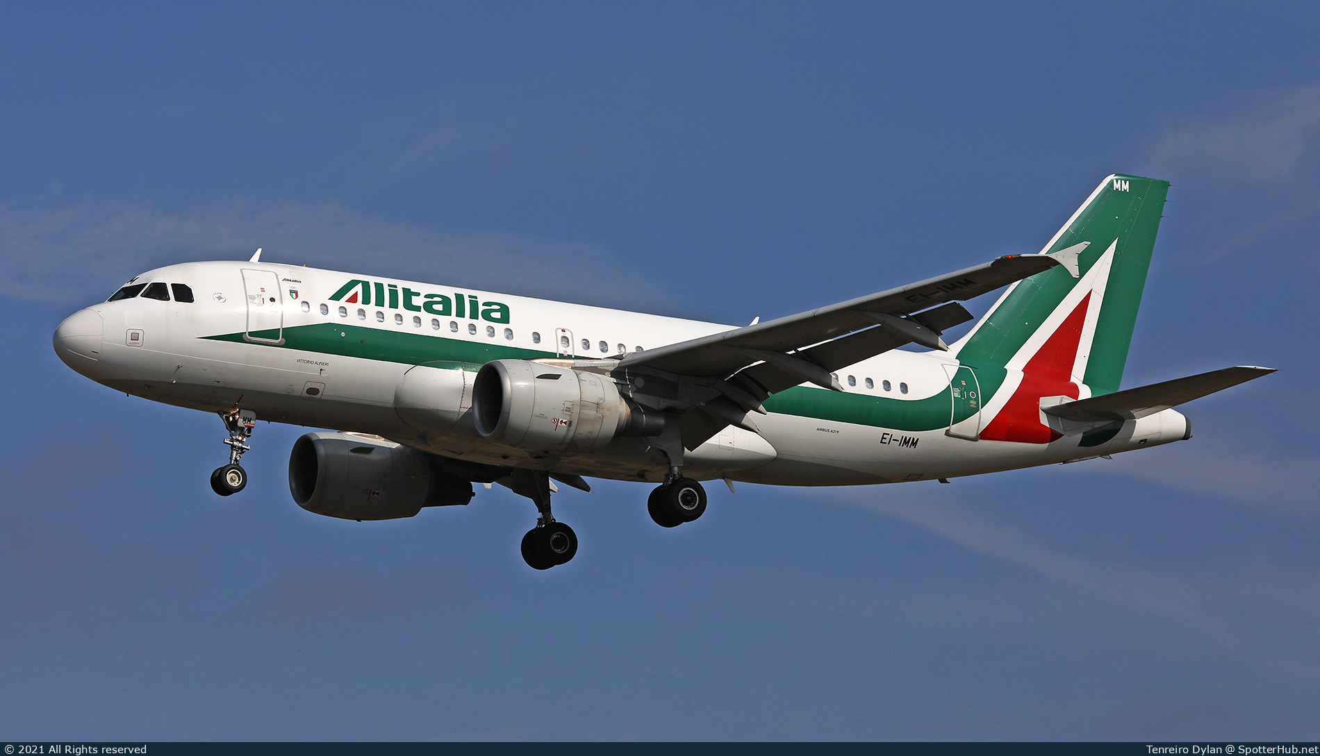 Photo of EI-IMM - Airbus A319-111 operated by Alitalia