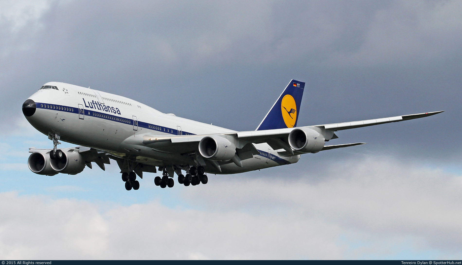 Photo of D-ABYT - Boeing 747-830 operated by Lufthansa