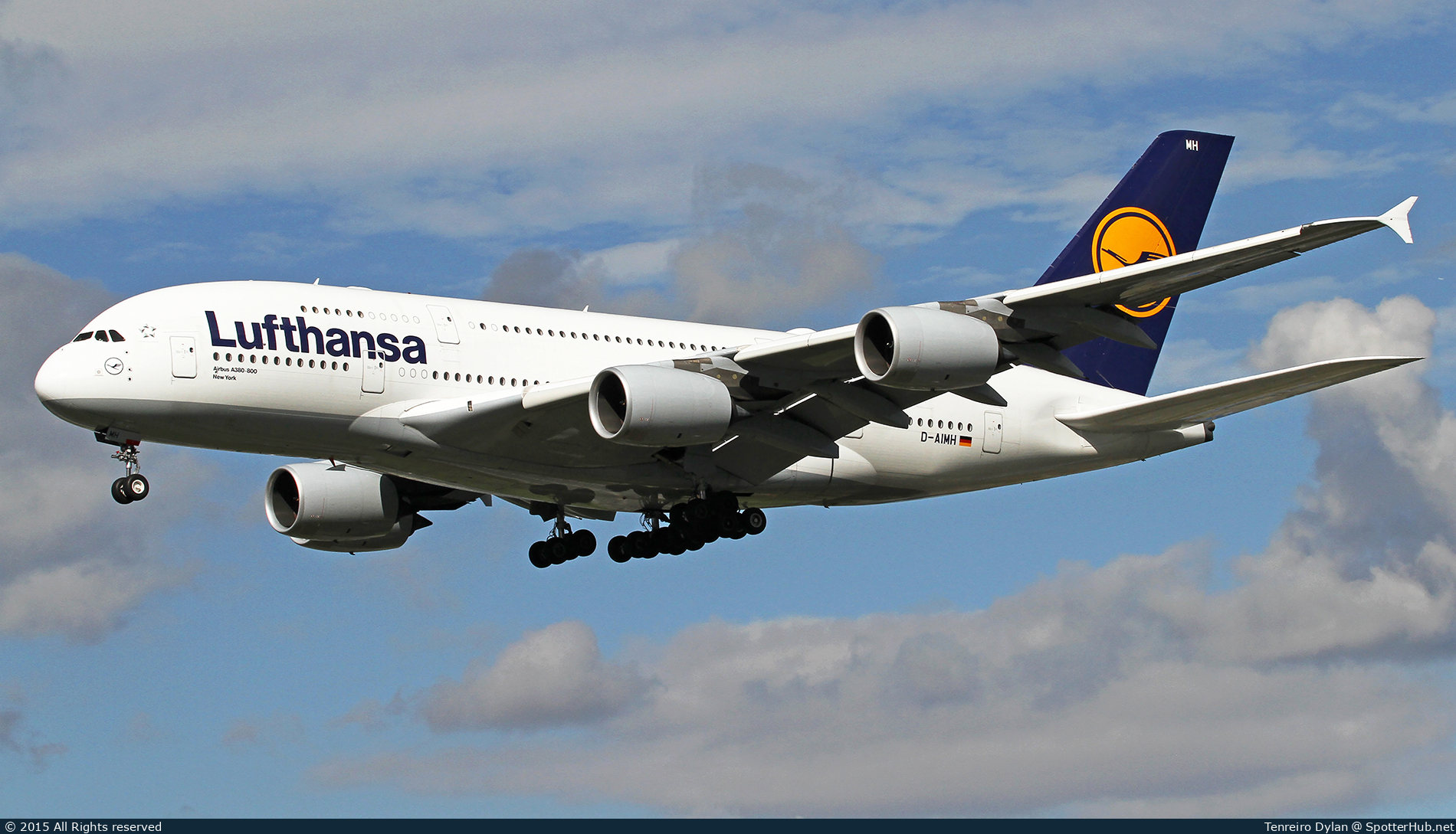 Photo of D-AIMH - Airbus A380-841 operated by Lufthansa