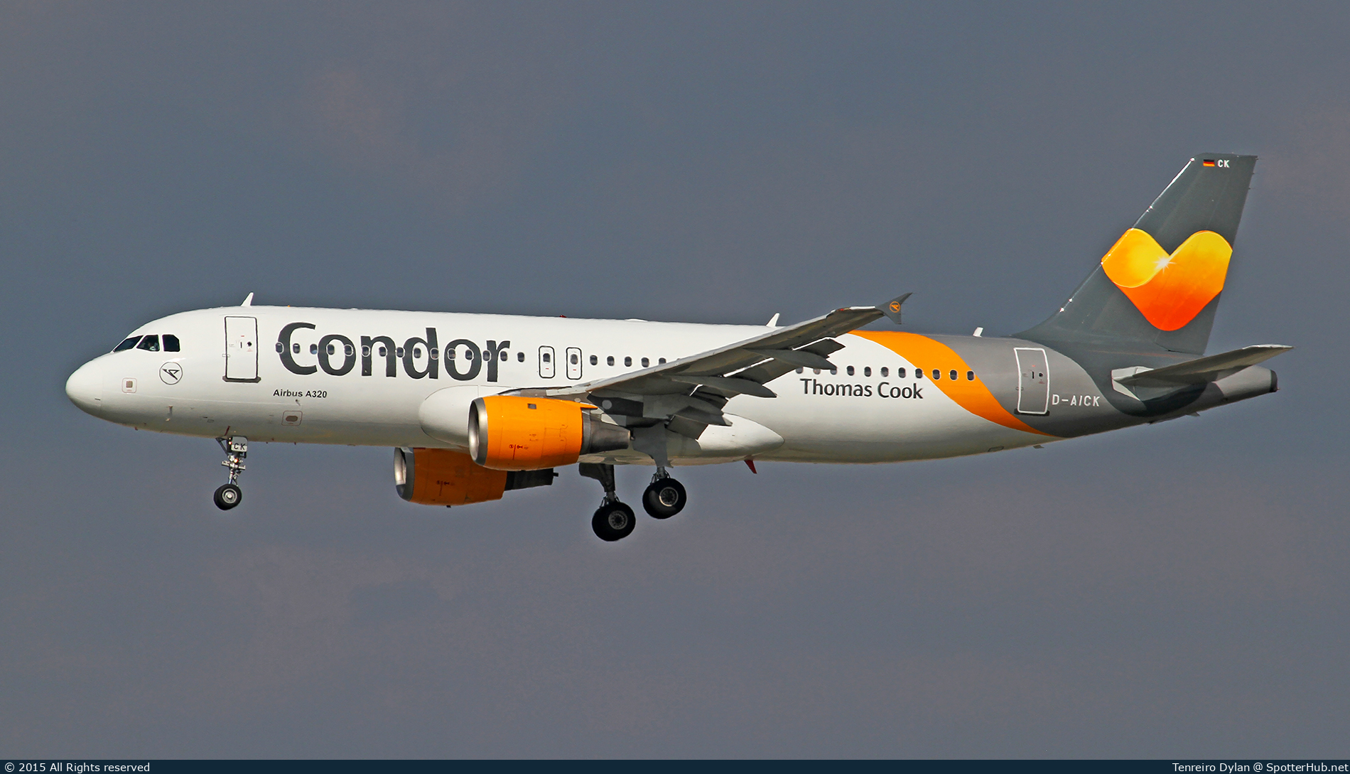Photo of D-AICK - Airbus A320-212 operated by Thomas Cook by Condor