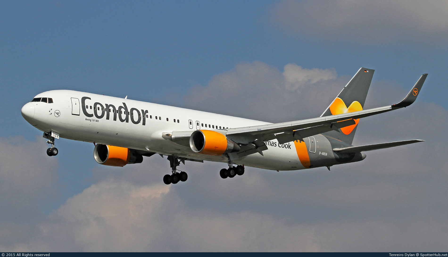 Photo of D-ABUA - Boeing 767-330(ER) operated by Thomas Cook by Condor