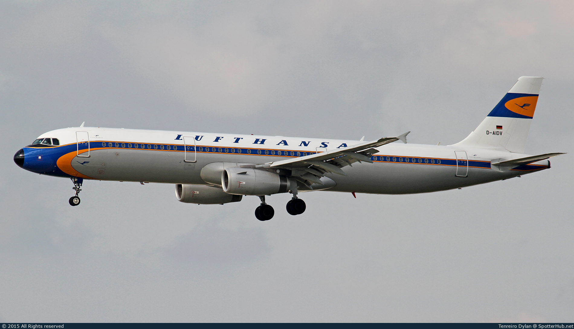 Photo of D-AIDV - Airbus A321-231 operated by Lufthansa