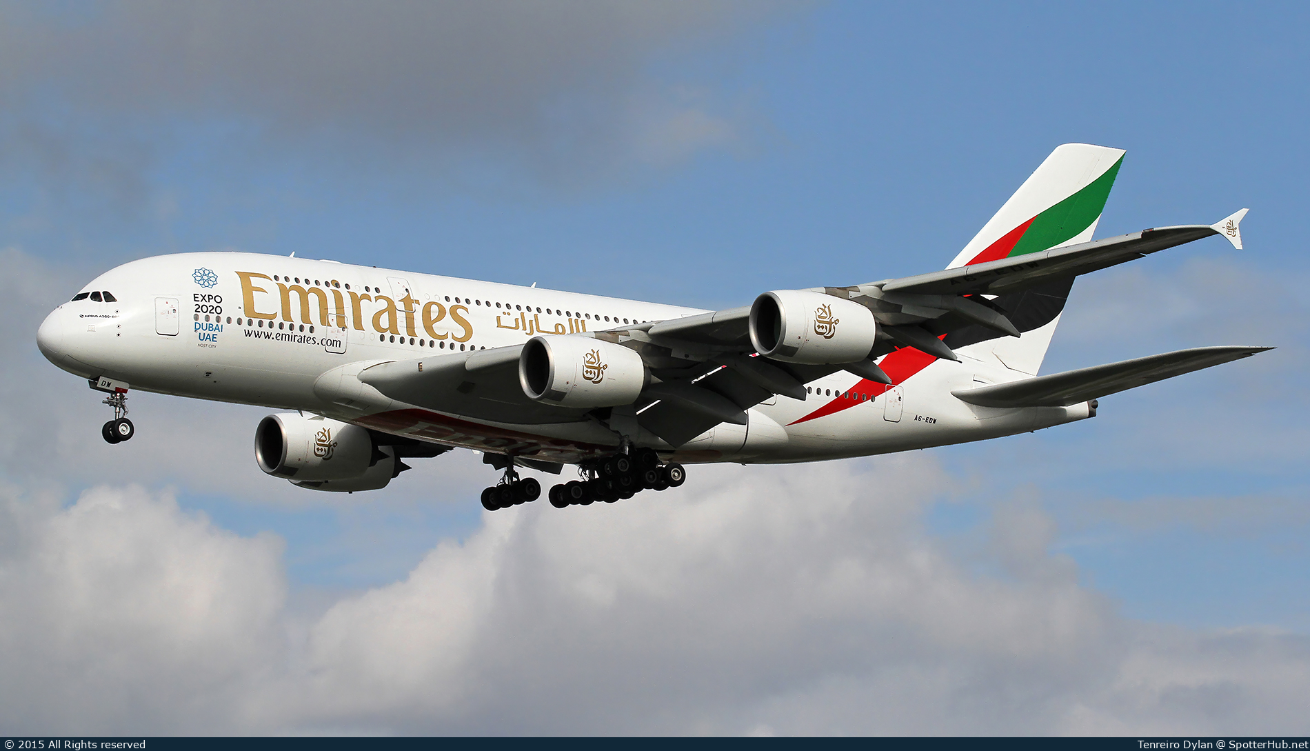 Photo of A6-EDW - Airbus A380-861 operated by Emirates