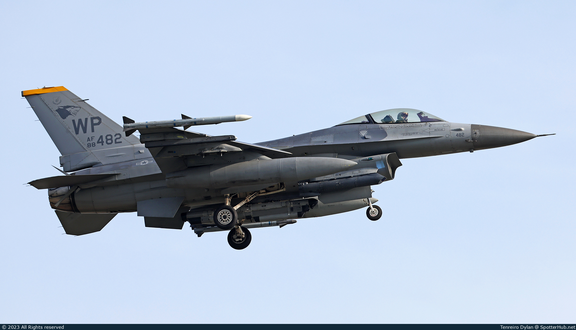 Photo of 88-0482 - General Dynamics F-16CM Fighting Falcon operated by US Air Force